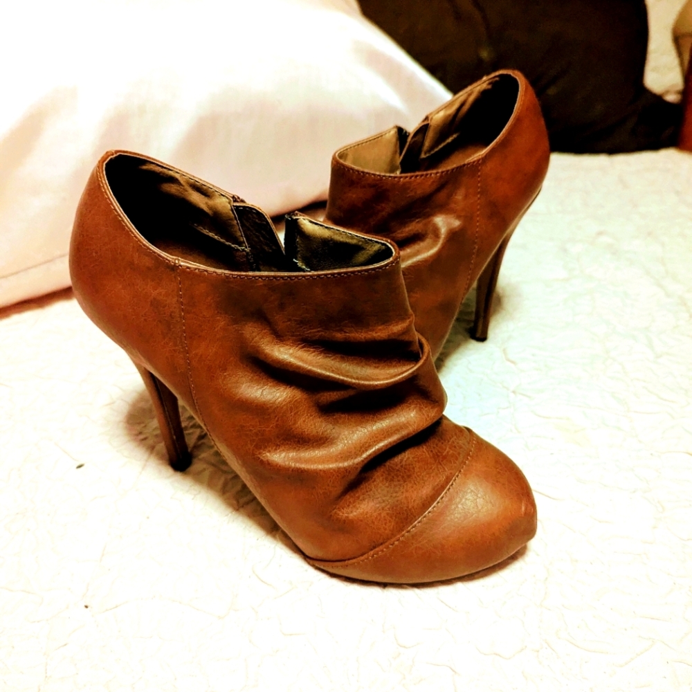 Shoes - Picture 2 of 3